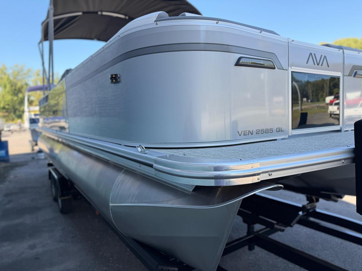 2027 AVALON 2585 VENTURE 85 QUAD LOUNGER
