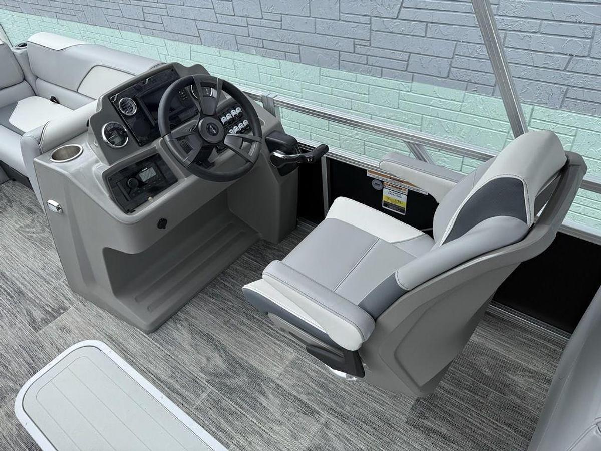 2025 Avalon Venture Quad Lounger 2180