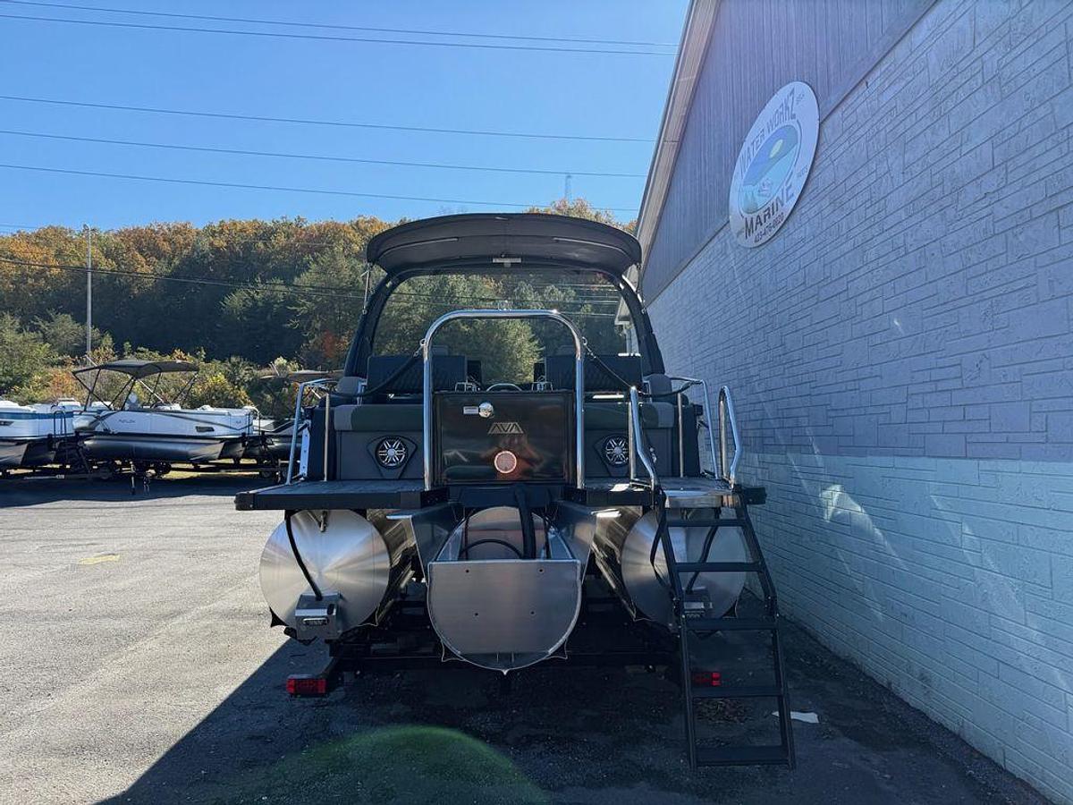 2026 Avalon 2385 Catalina QLS Windshield