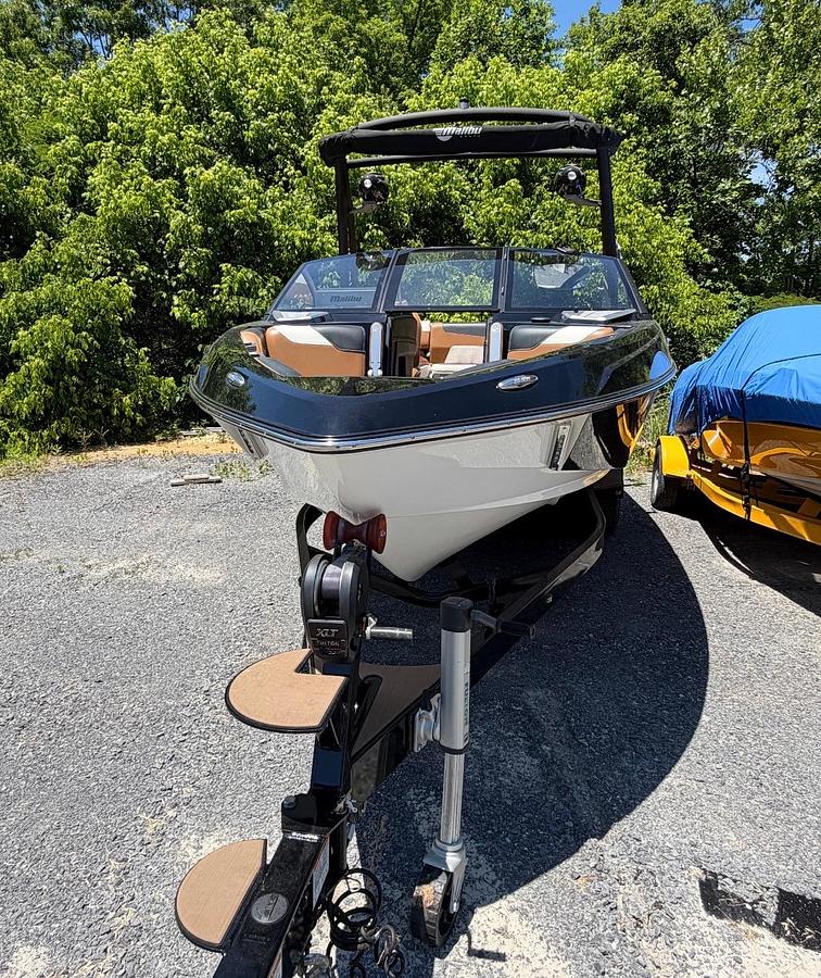 Used 2020 Malibu Wakesetter 23LSV