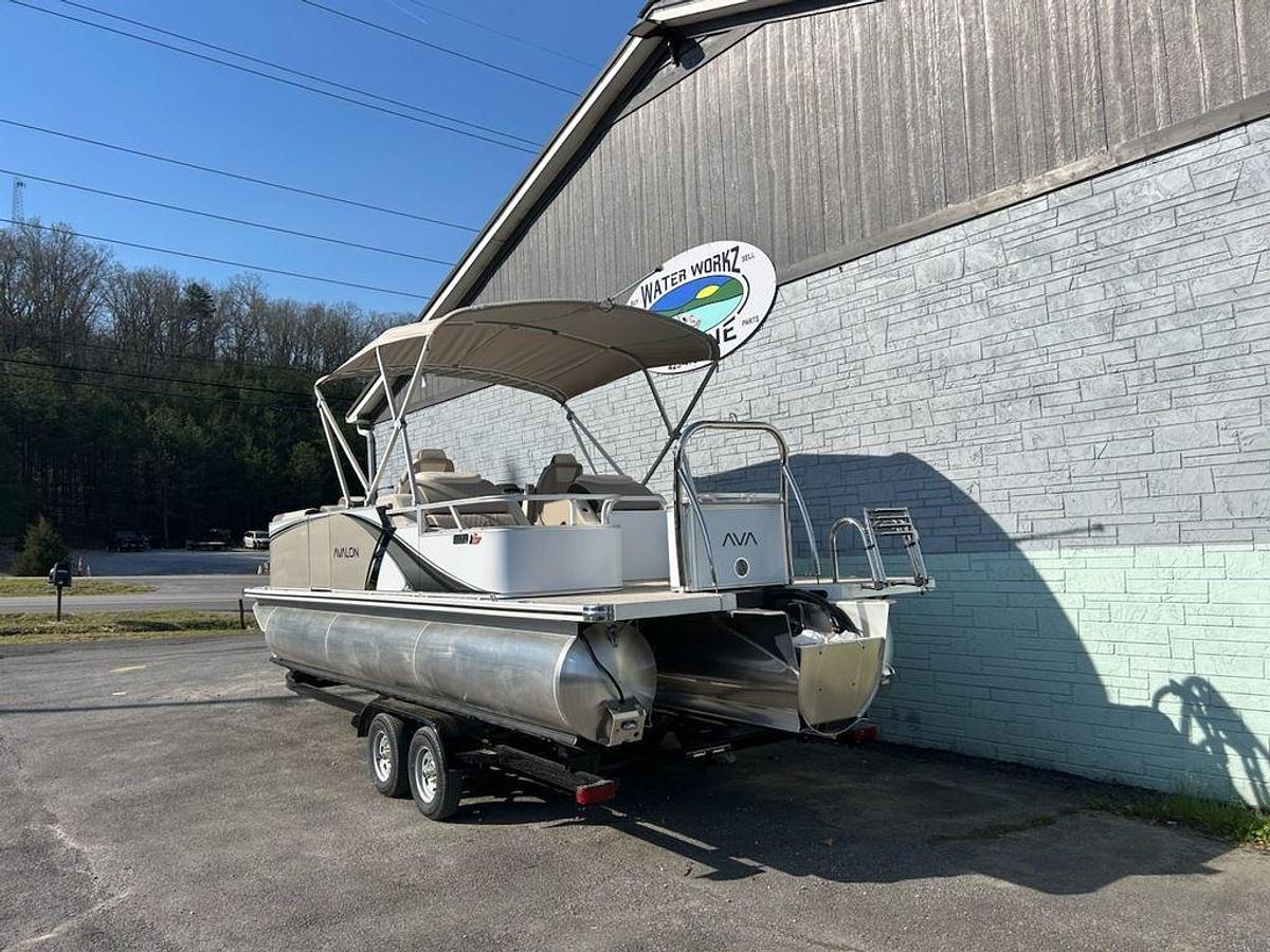 2025 Avalon 2385 LSZ Rear Lounger