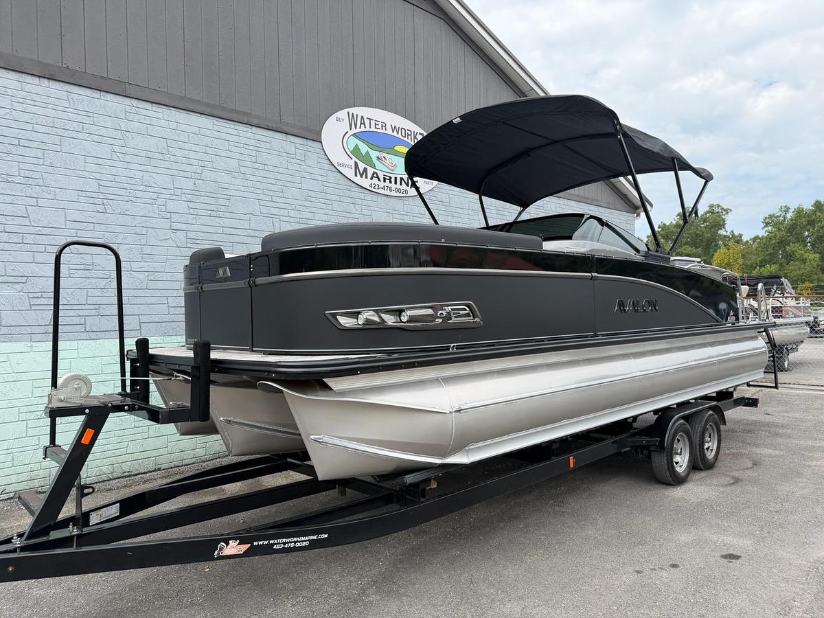 2027 AVALON CATALINA 2585 ELITE WINDSHIELD