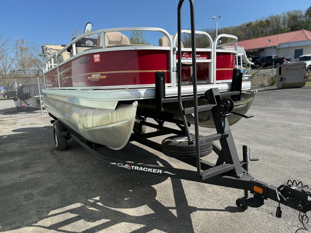 Used 2023 SunTracker Bass Buggy 18DLX