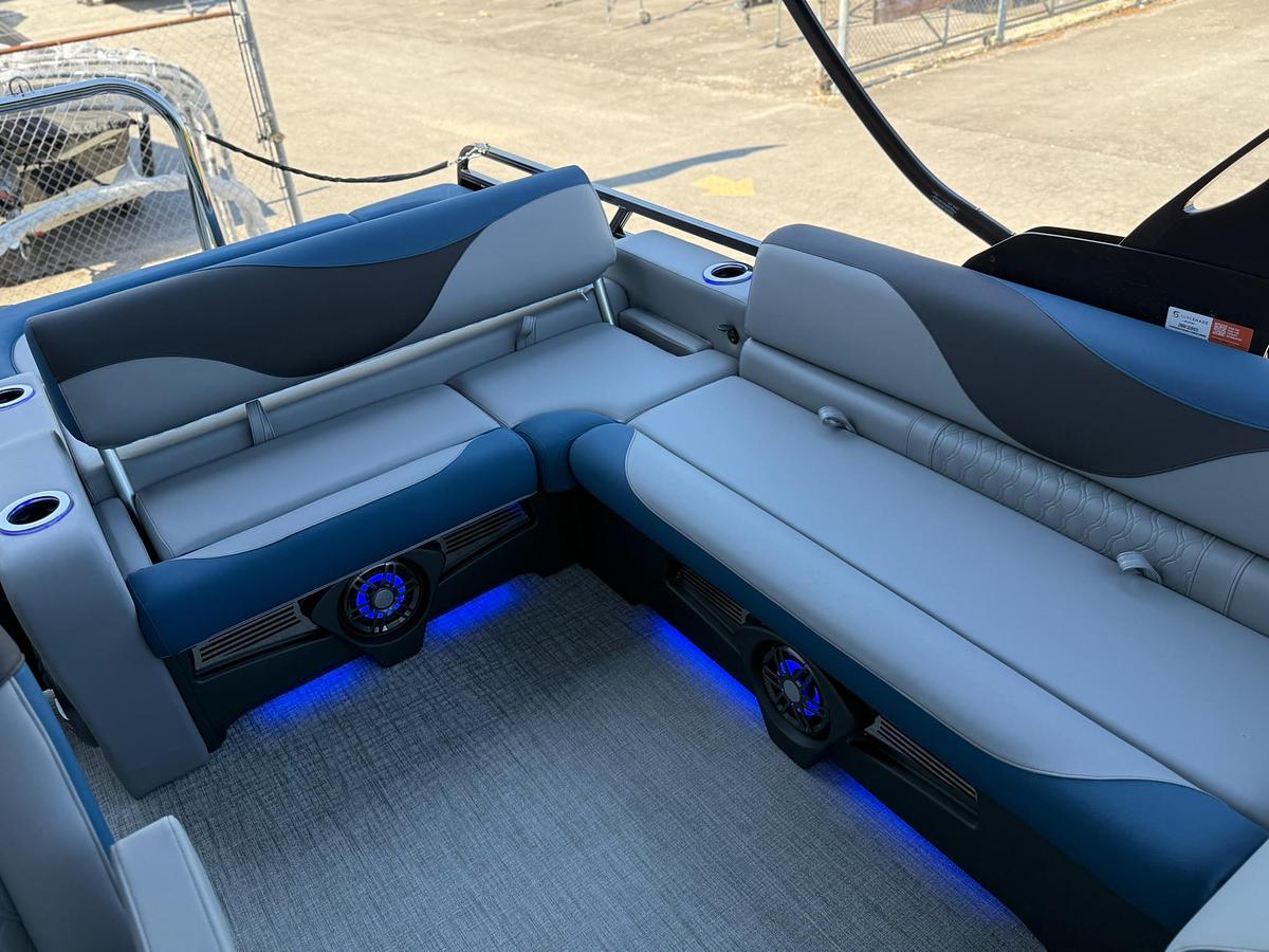 2026 AVALON 2385 LSZ VRB WINDSHIELD
