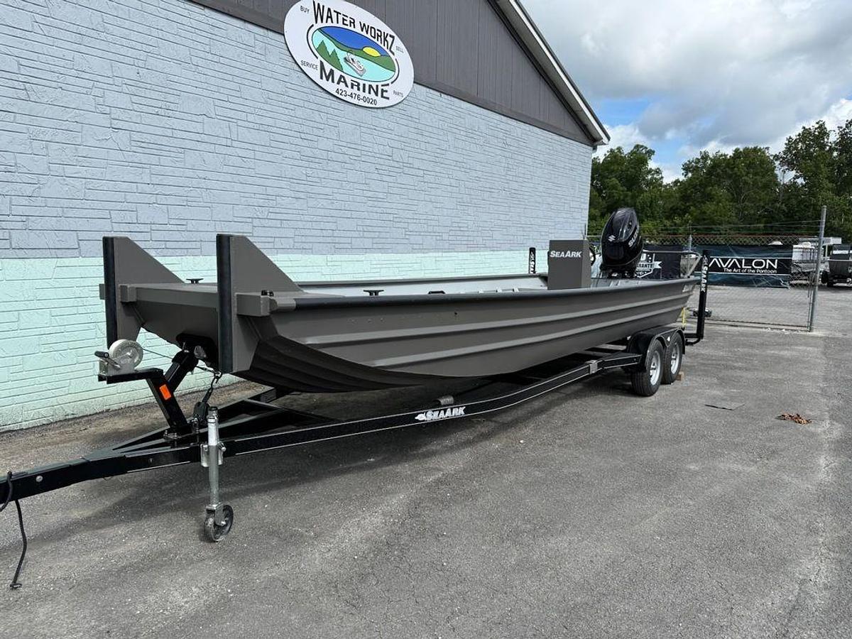 2025 SeaArk 2472 Workhorse 240