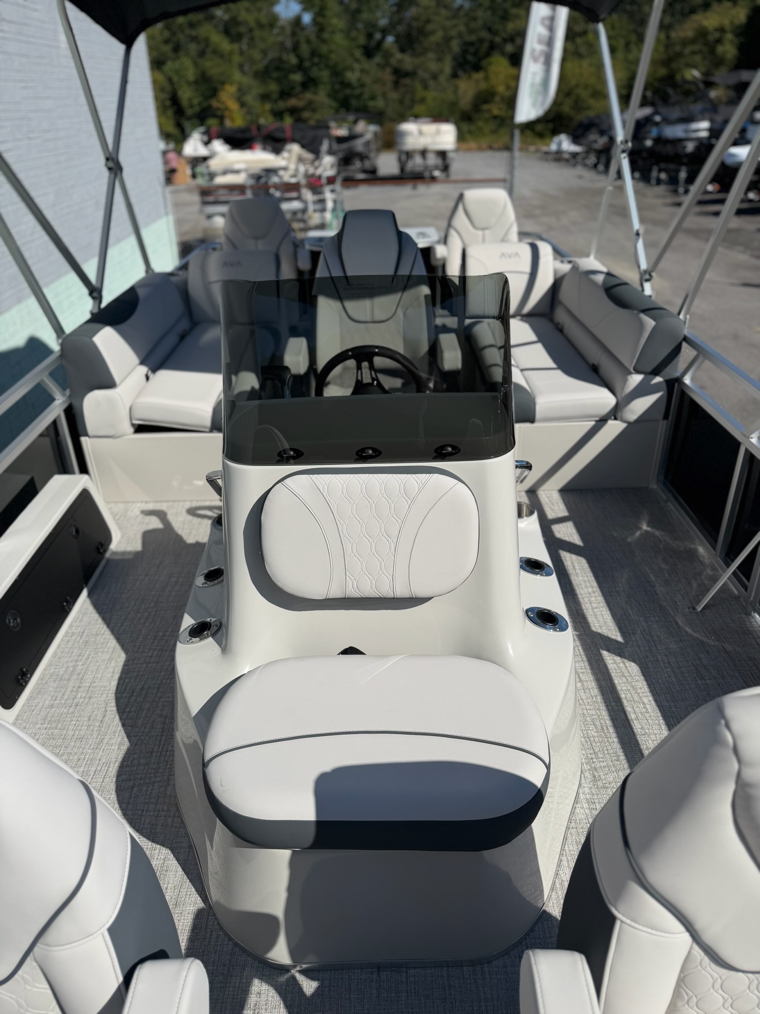 2027 AVALON 2385 VENTURE 85 CENTER FISH