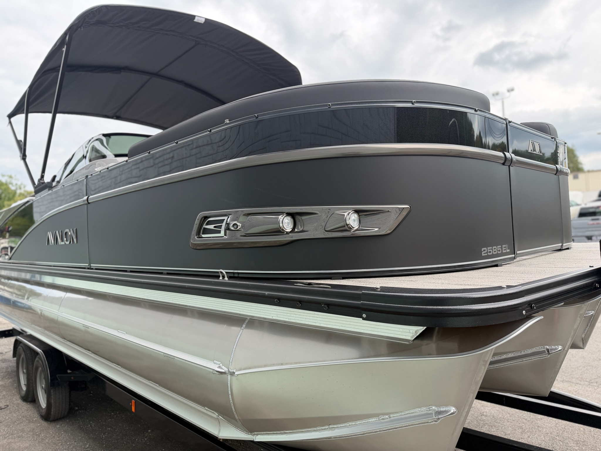 2027 AVALON CATALINA 2585 ELITE WINDSHIELD