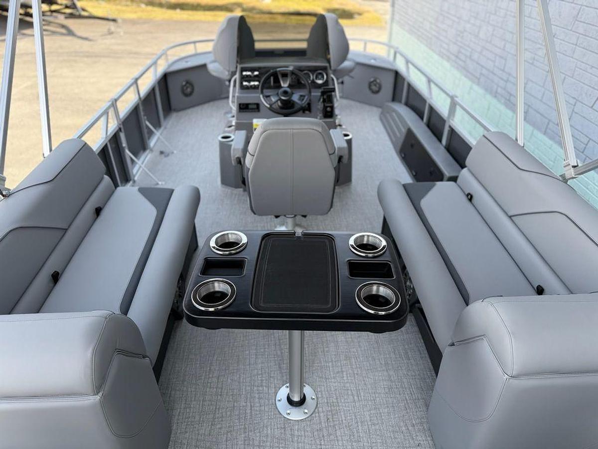 2026 Avalon 2385 Venture 85 Center Fish