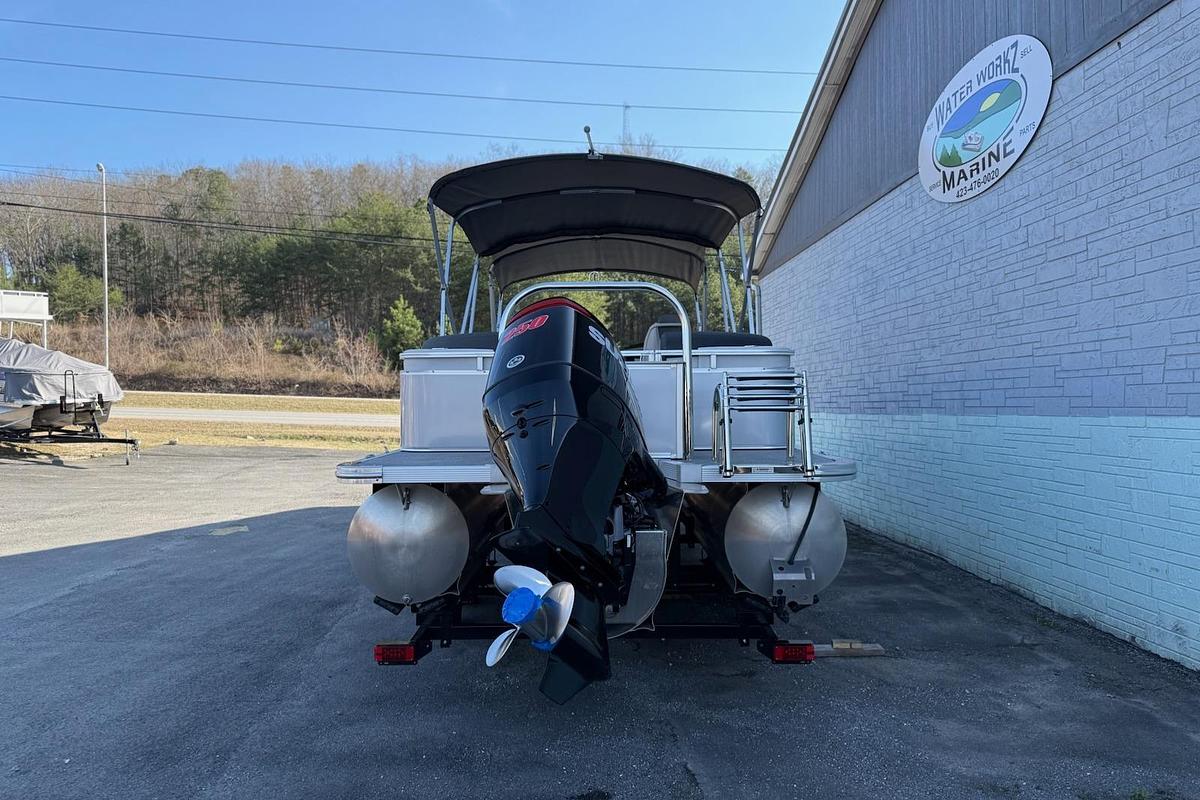 Used 2024 Avalon LSZ Quad Lounge - 25'