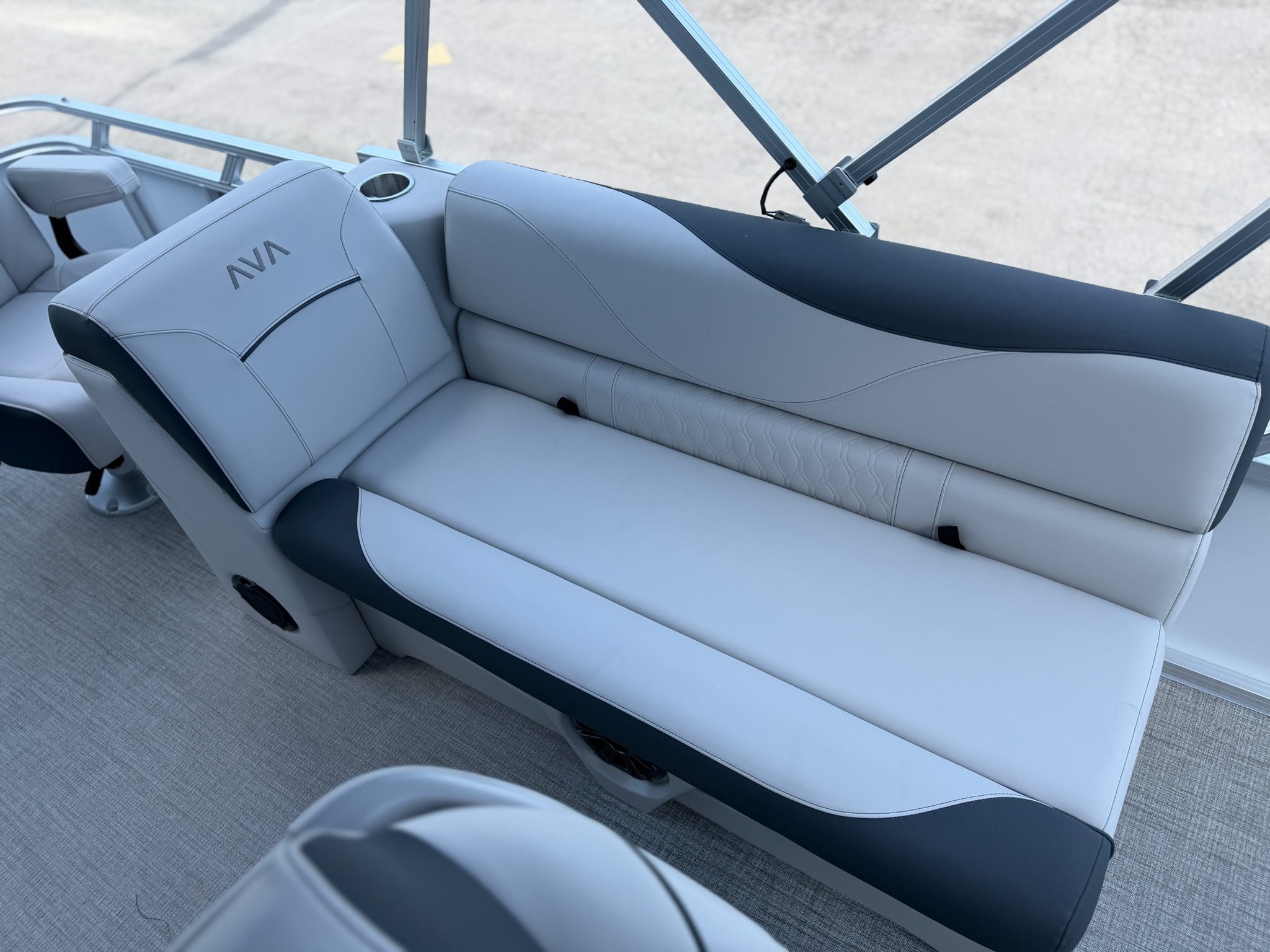 2027 AVALON 2385 VENTURE 85 CENTER FISH