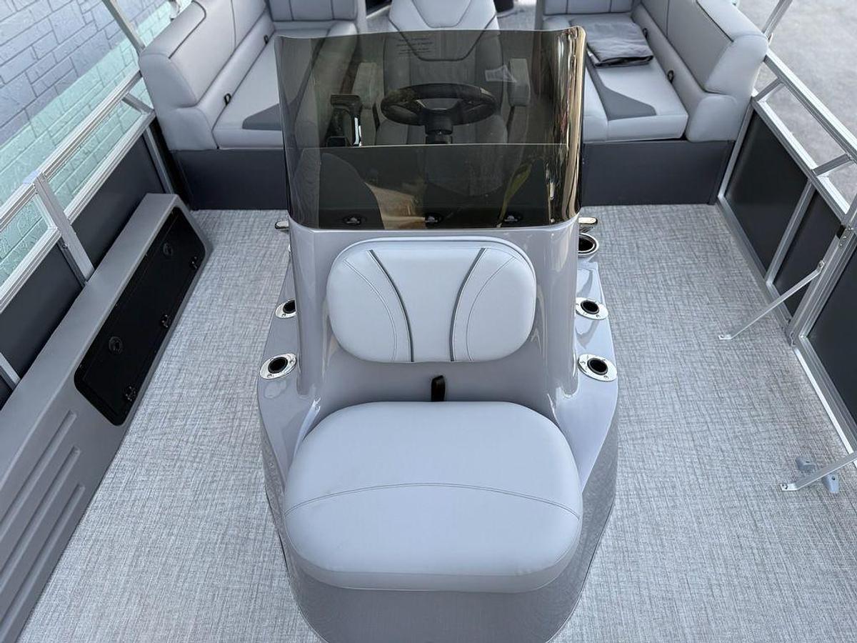 2026 Avalon 2385 Venture 85 Center Fish