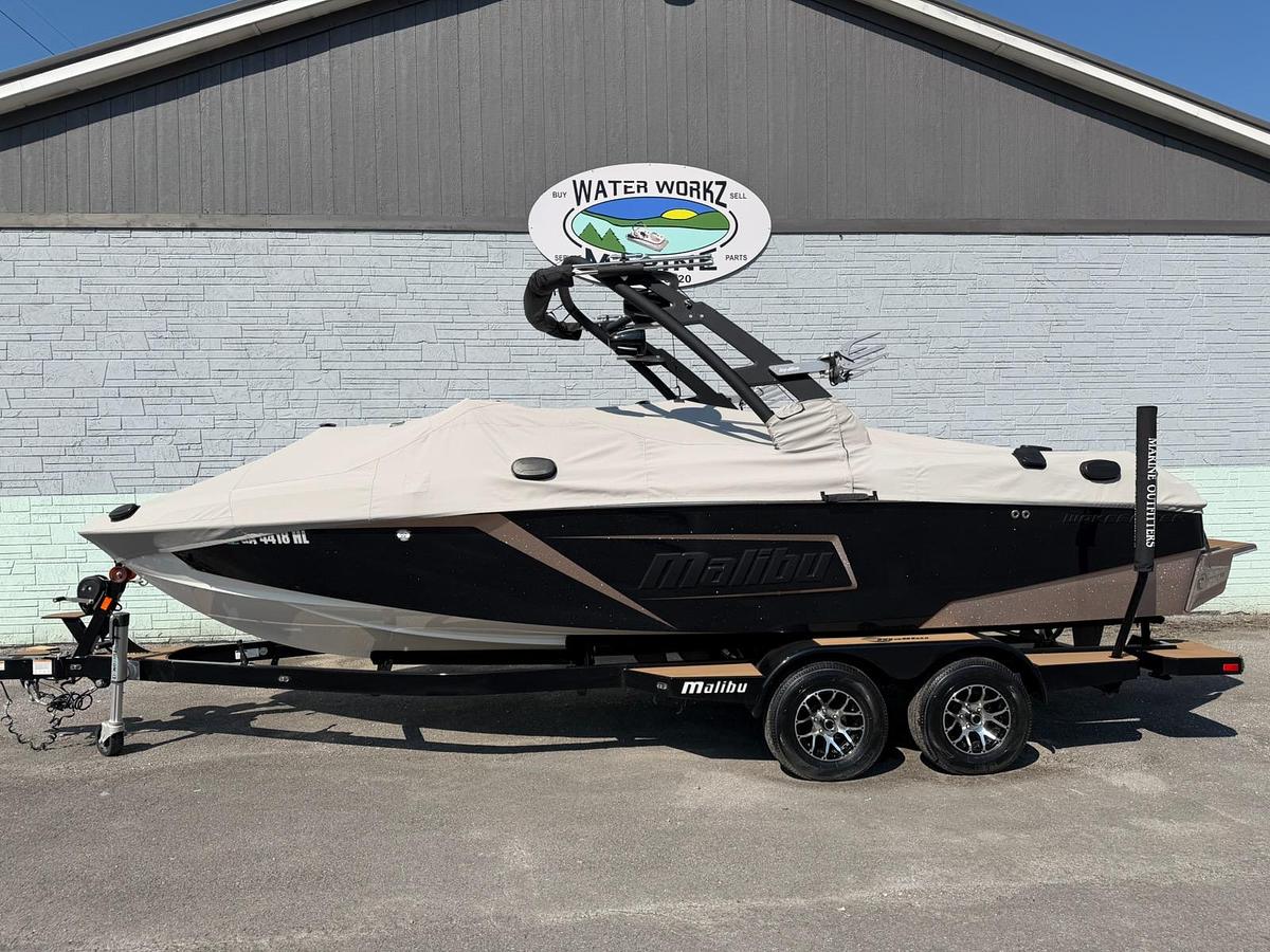 Used 2020 Malibu Wakesetter 23LSV