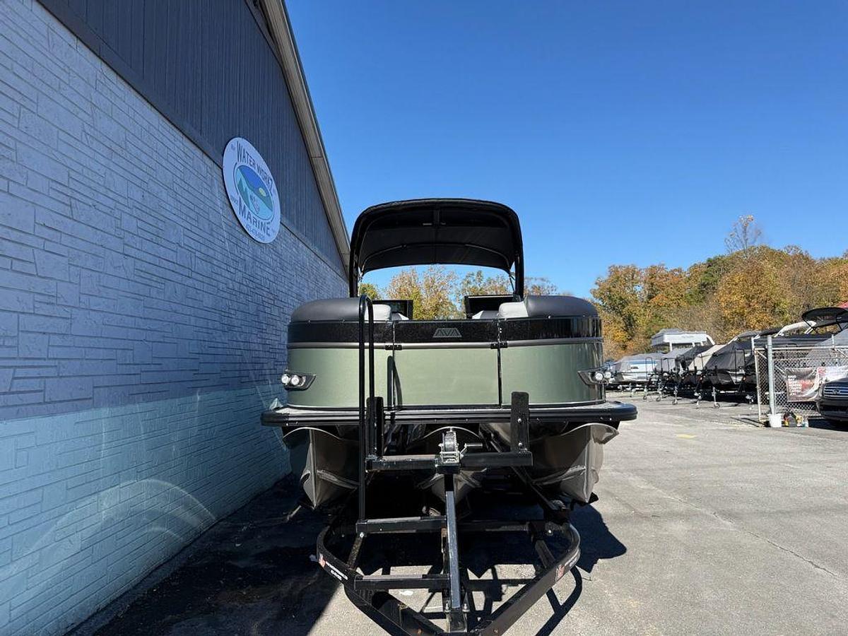 2026 Avalon 2385 Catalina QLS Windshield