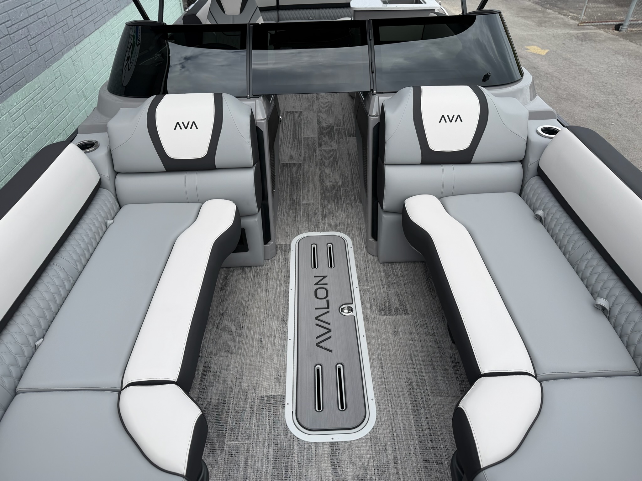 2027 AVALON CATALINA 2585 ELITE WINDSHIELD