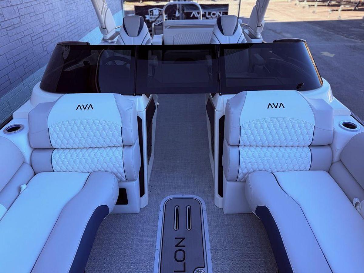 2026 Avalon 2585 Excalibur LTD Flex Windshield