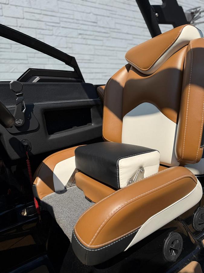 Used 2020 Malibu Wakesetter 23LSV