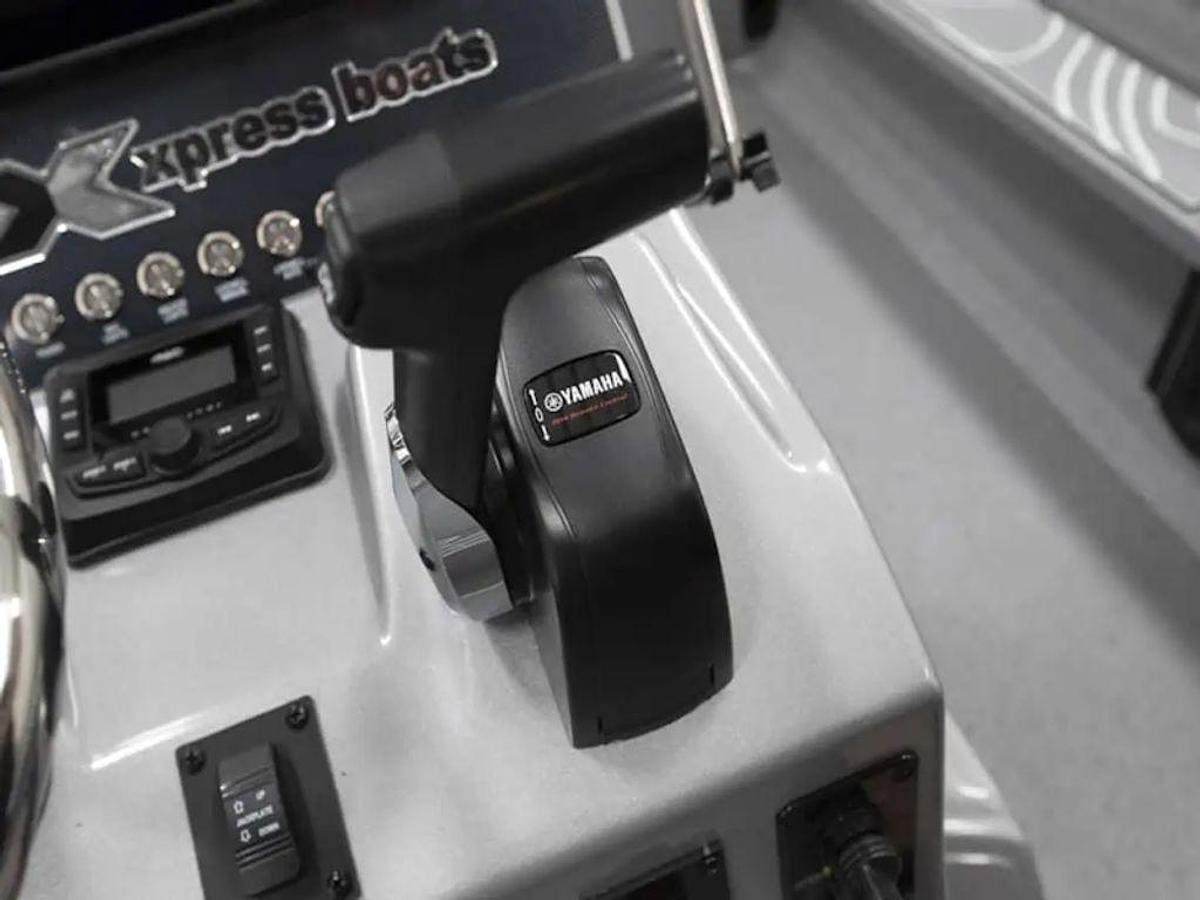 2025 Xpress Boats X23B Base