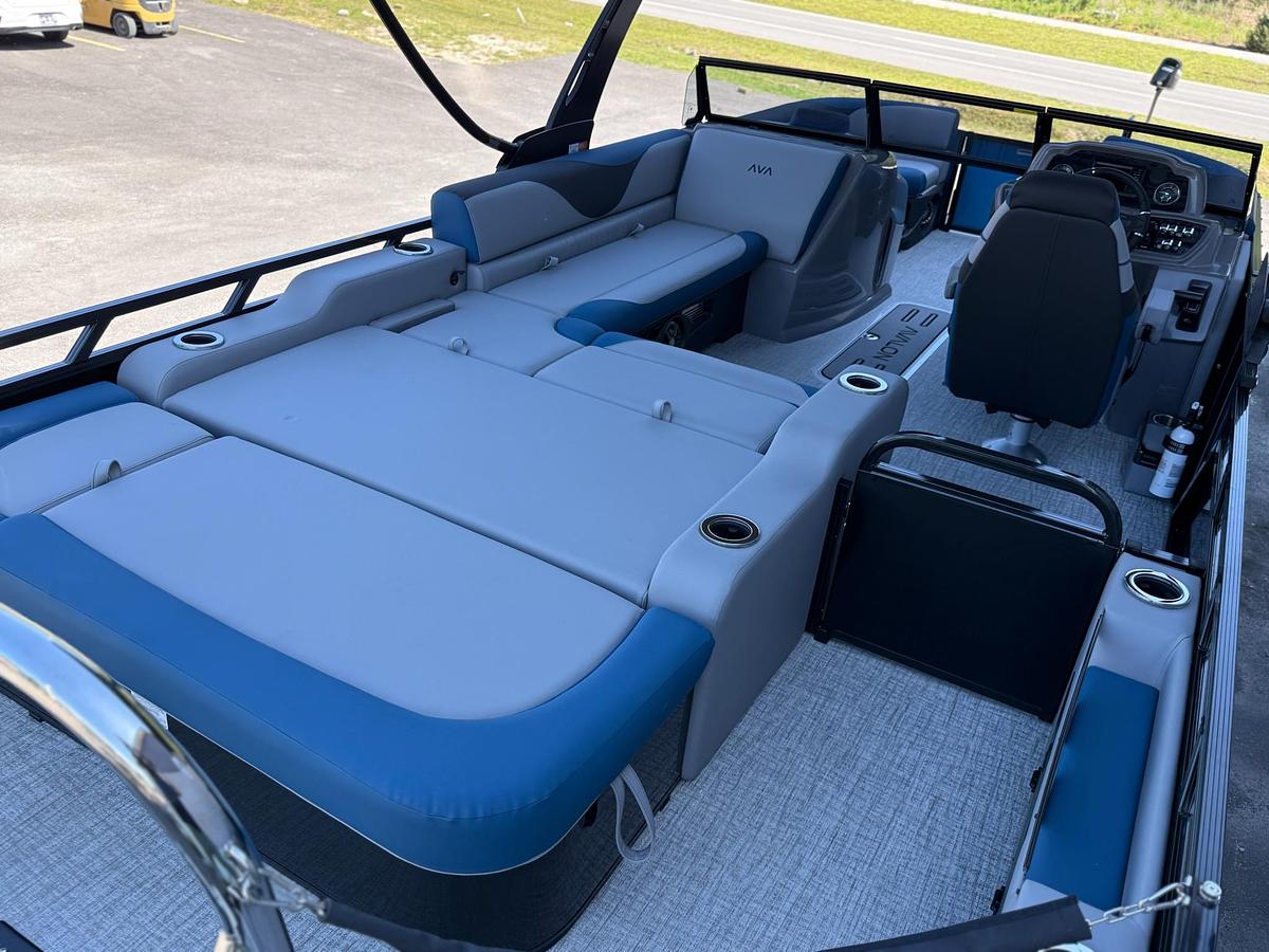 2026 AVALON 2385 LSZ VRB WINDSHIELD