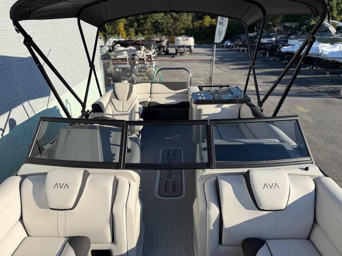 2027 AVALON 2385 LSZ ELITE WINDSHIELD