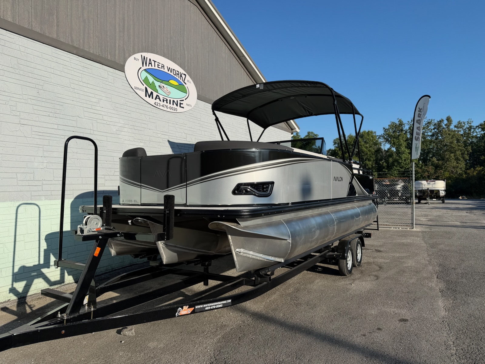 2027 AVALON 2385 LSZ ELITE WINDSHIELD