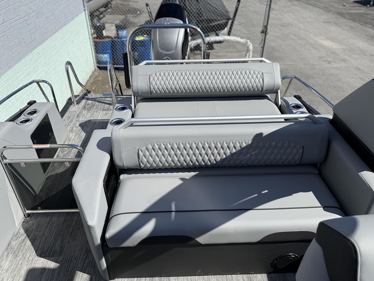 2026 AVALON 2585 EXCALIBUR LTD FLEX LOUNGE WINDSHIELD