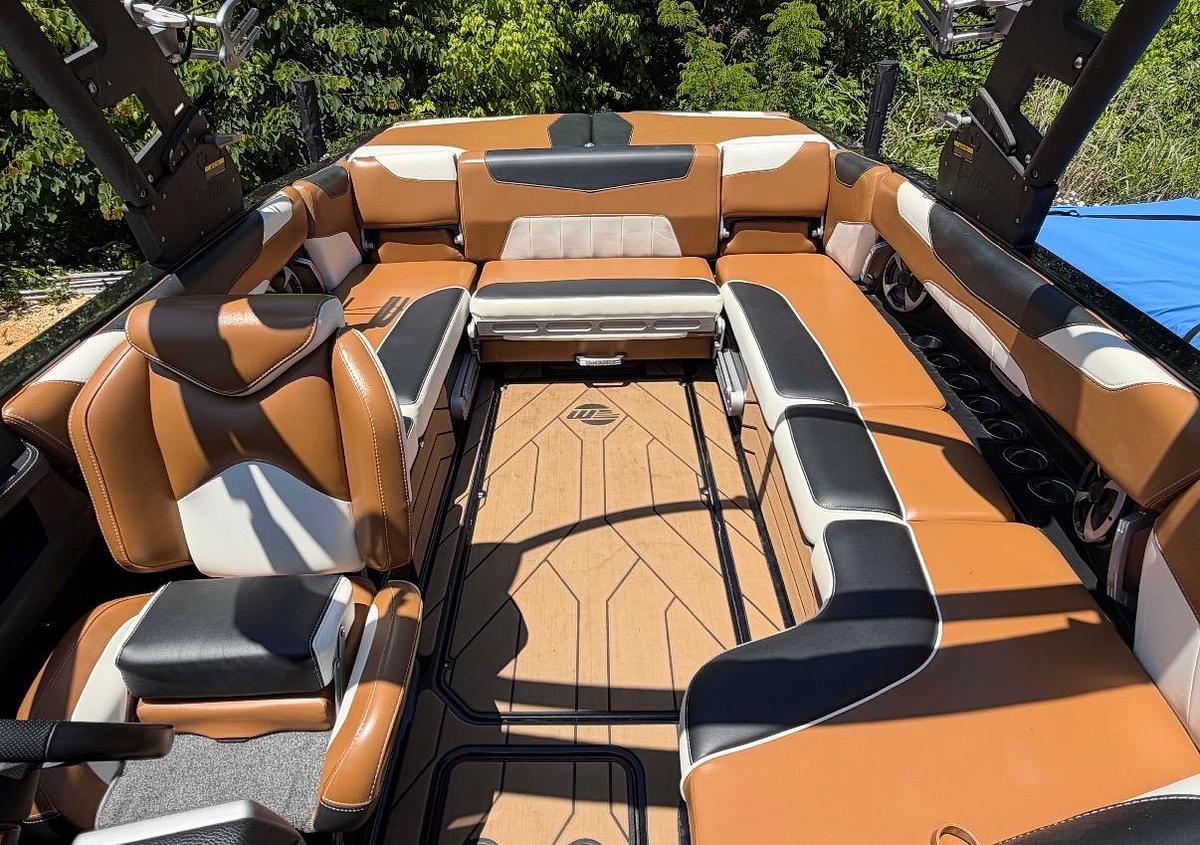 Used 2020 Malibu Wakesetter 23LSV