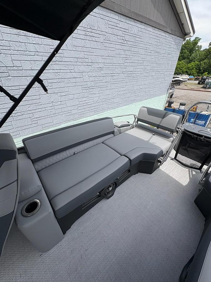 2026 AVALON 2585 CATALINA QUAD LOUNGER SHIFT WINDSHIELD