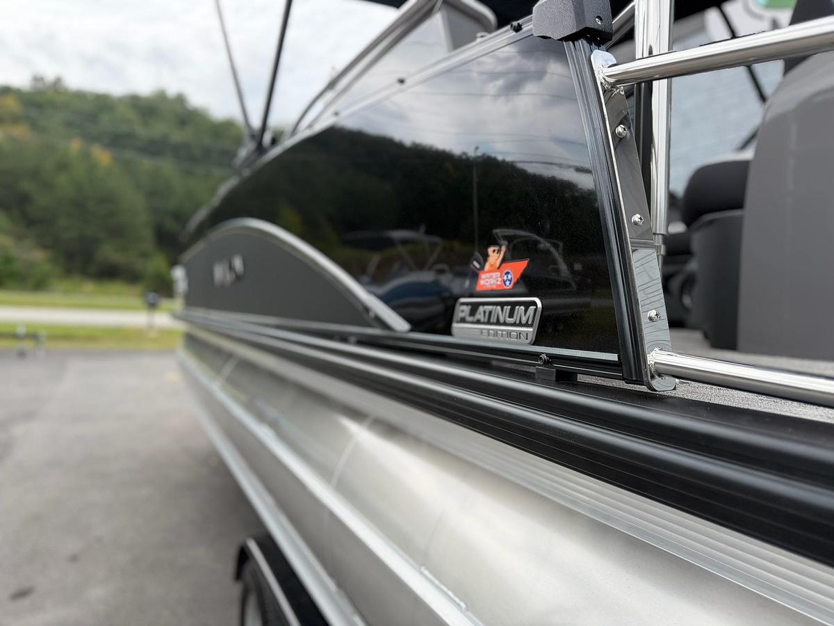 2027 AVALON CATALINA 2585 ELITE WINDSHIELD