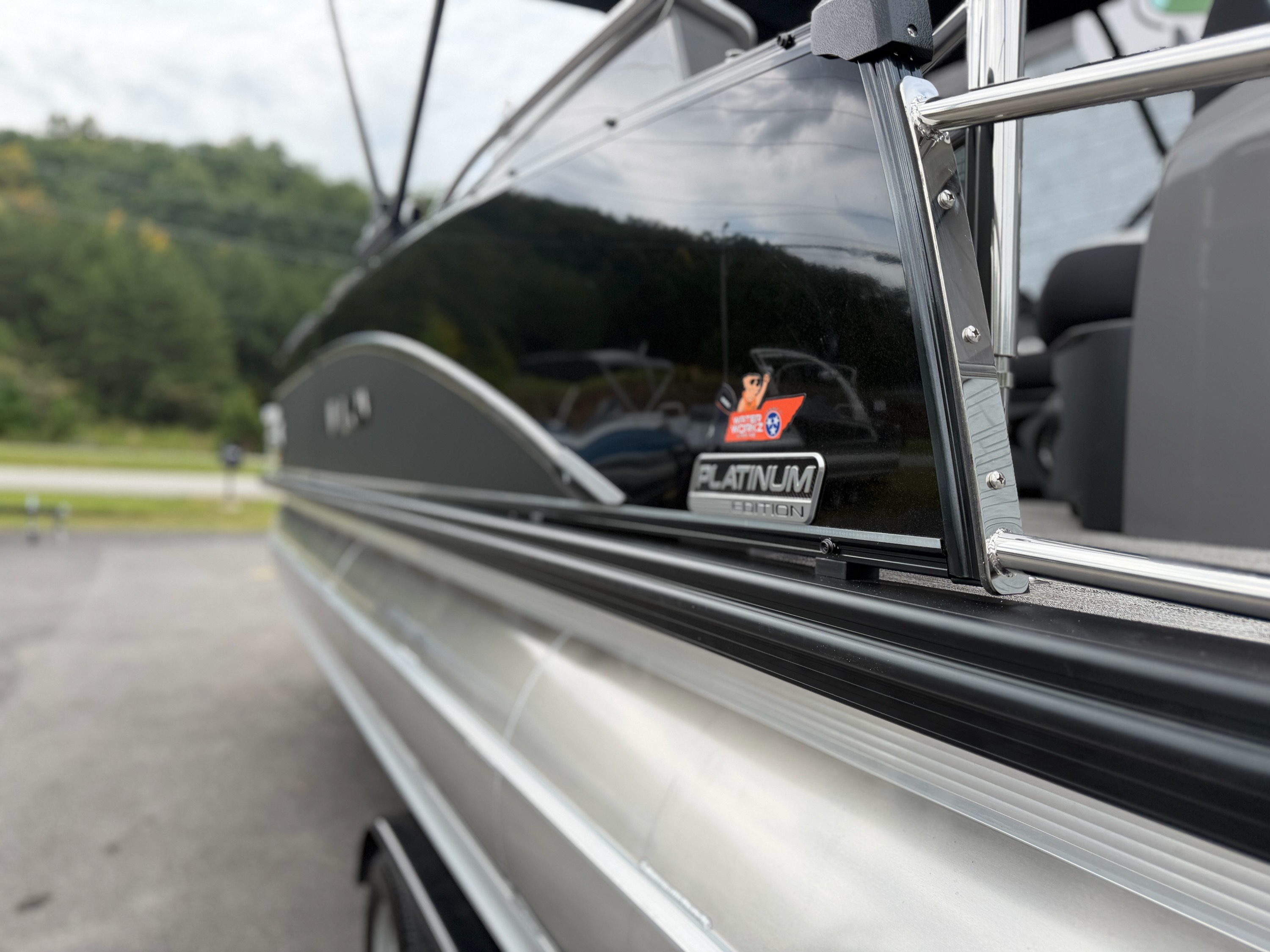 2027 AVALON CATALINA 2585 ELITE WINDSHIELD