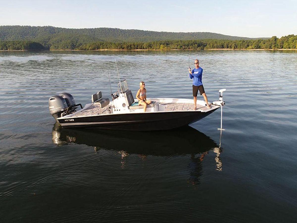 2025 Xpress Boats X23B LOUNGE DUAL Base