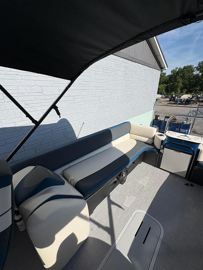 2026 AVALON 2585 CATALINA QUAD LOUNGER WINDSHIELD