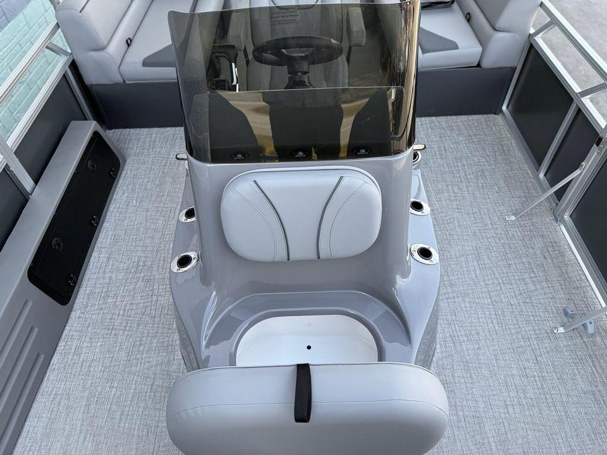 2026 Avalon 2385 Venture 85 Center Fish