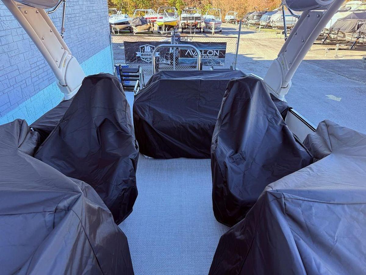 2026 Avalon 2585 Excalibur LTD Flex Windshield