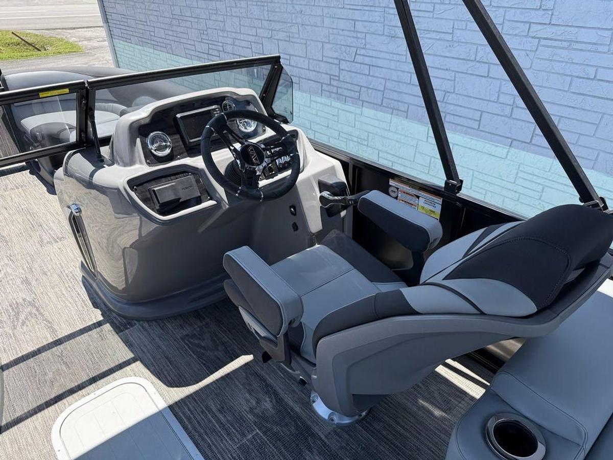 2025 Avalon 2385 LSZ Elite Windshield