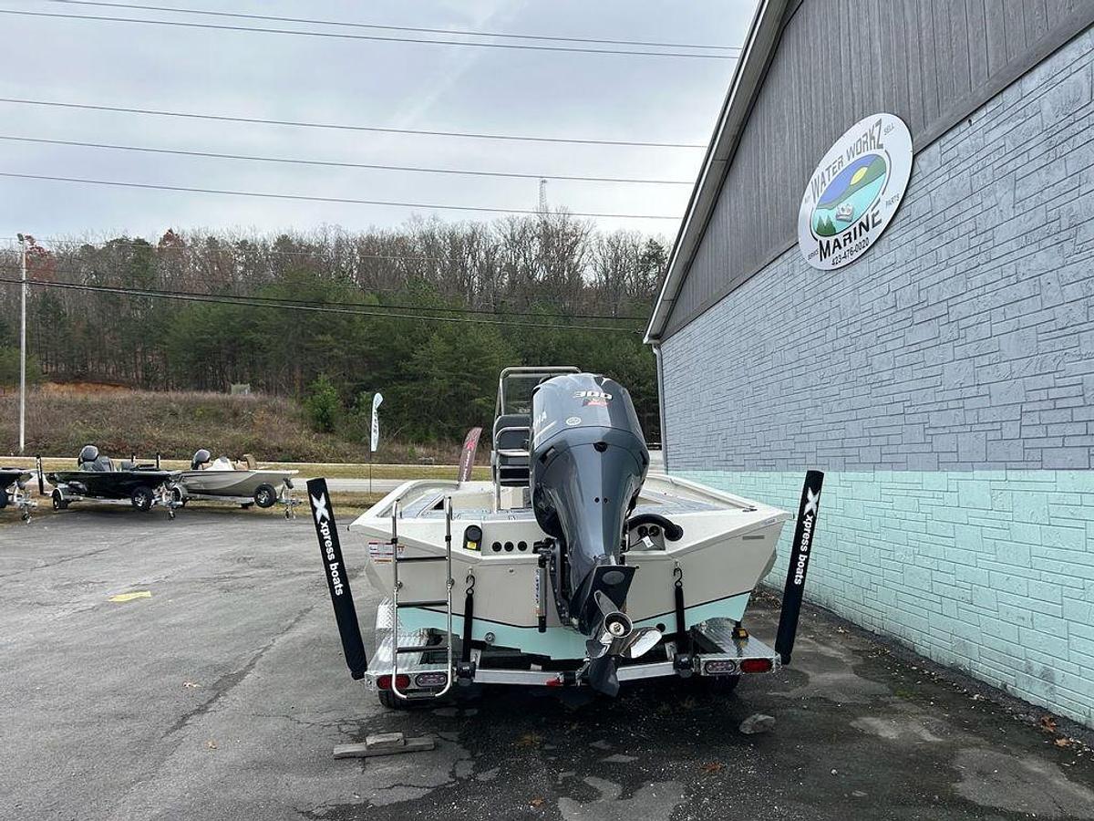 2025 Xpress X23 Bay Lounge