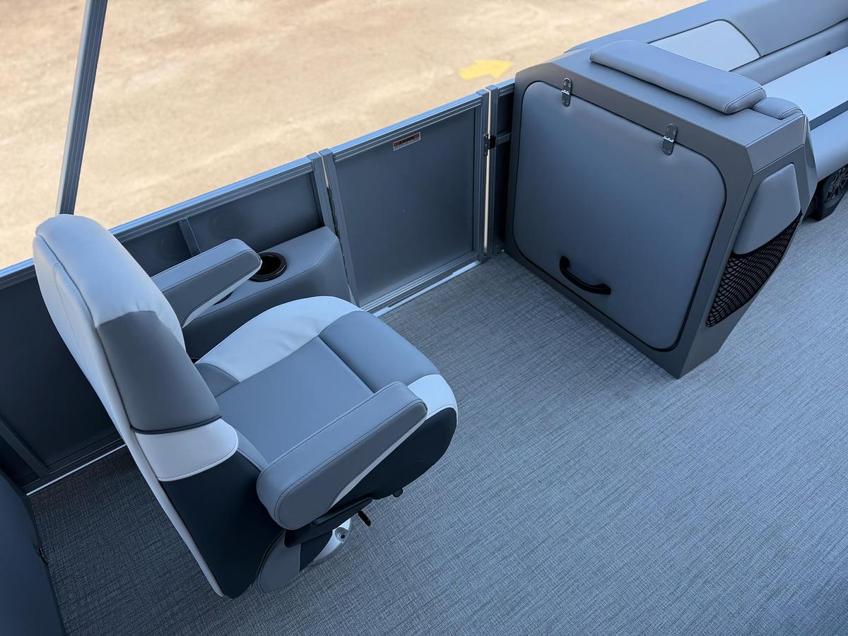 2027 AVALON 2585 VENTURE 85 QUAD LOUNGER