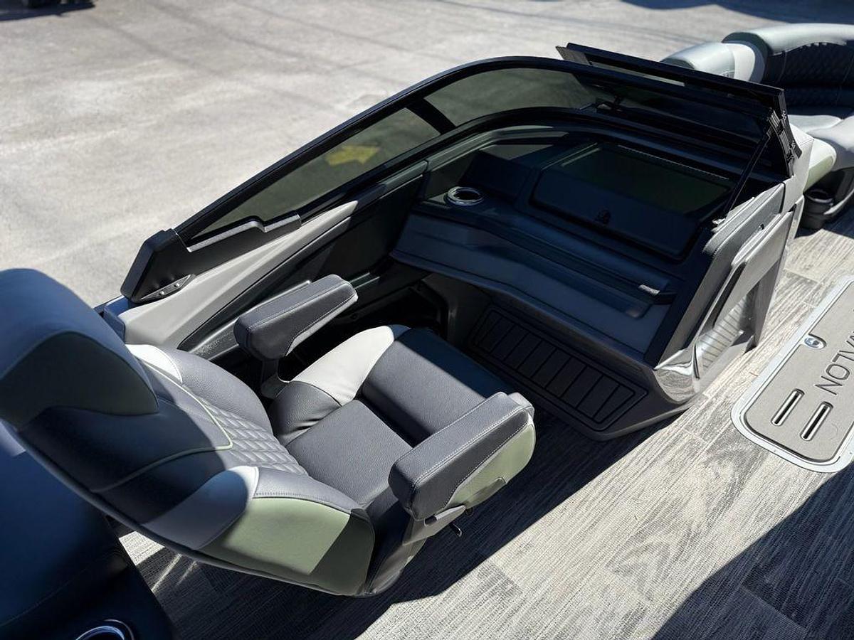 2026 Avalon 2385 Catalina QLS Windshield