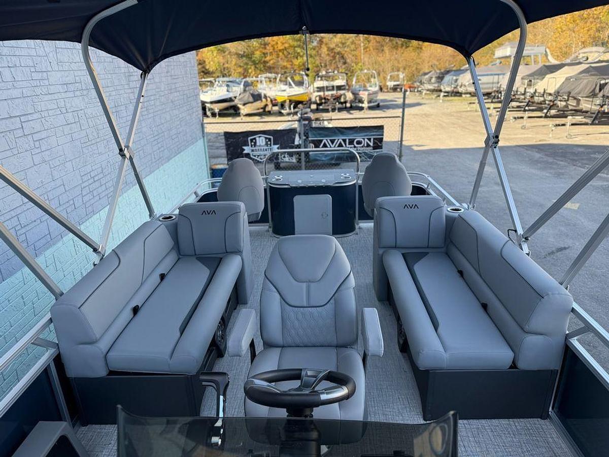 2026 Avalon 2385 Venture 85 Center Fish
