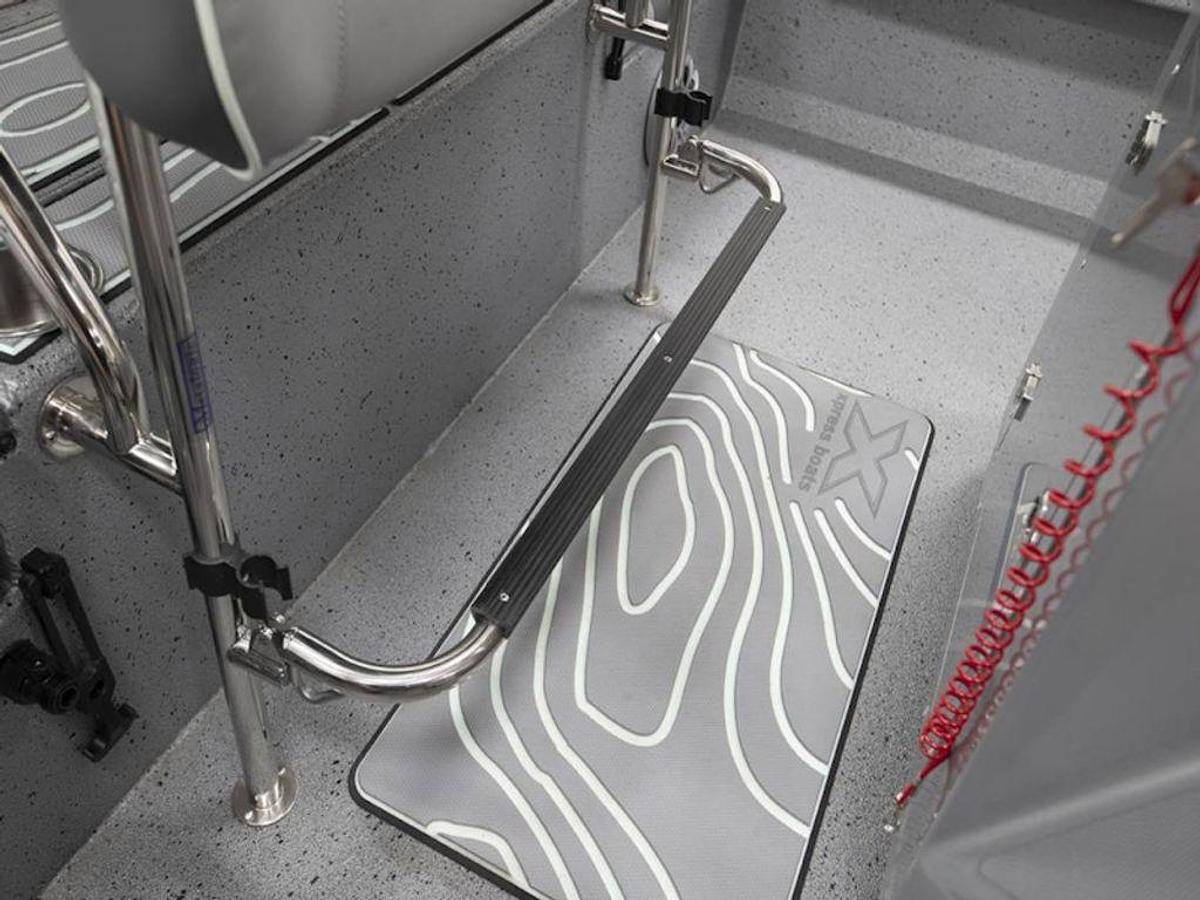 2025 Xpress Boats X23B Base