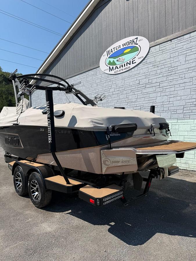 Used 2020 Malibu Wakesetter 23LSV