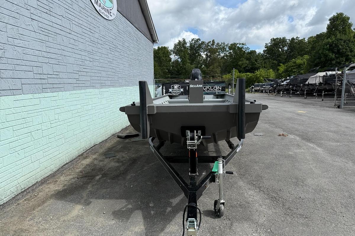 2025 SeaArk 2472 Workhorse