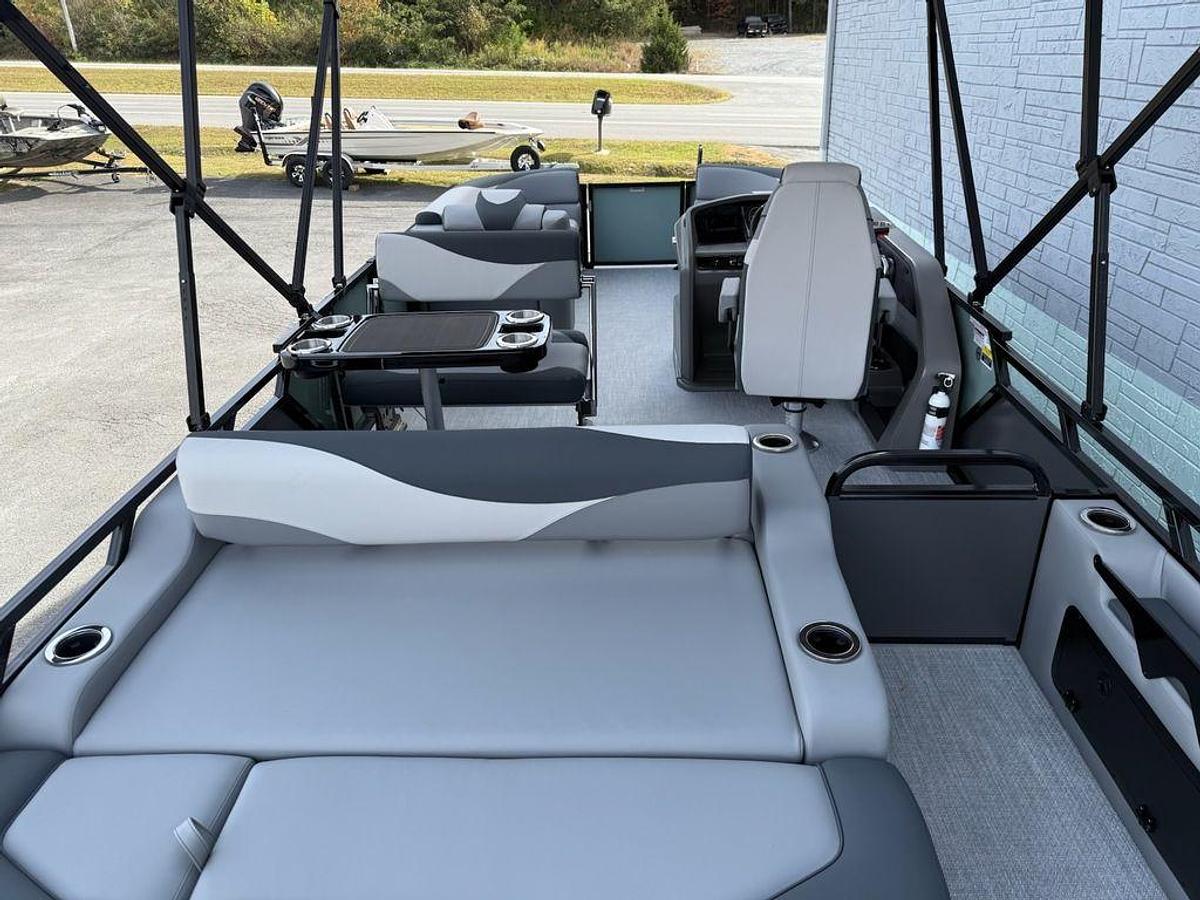 2026 Avalon 2385 LSZ Entertainer