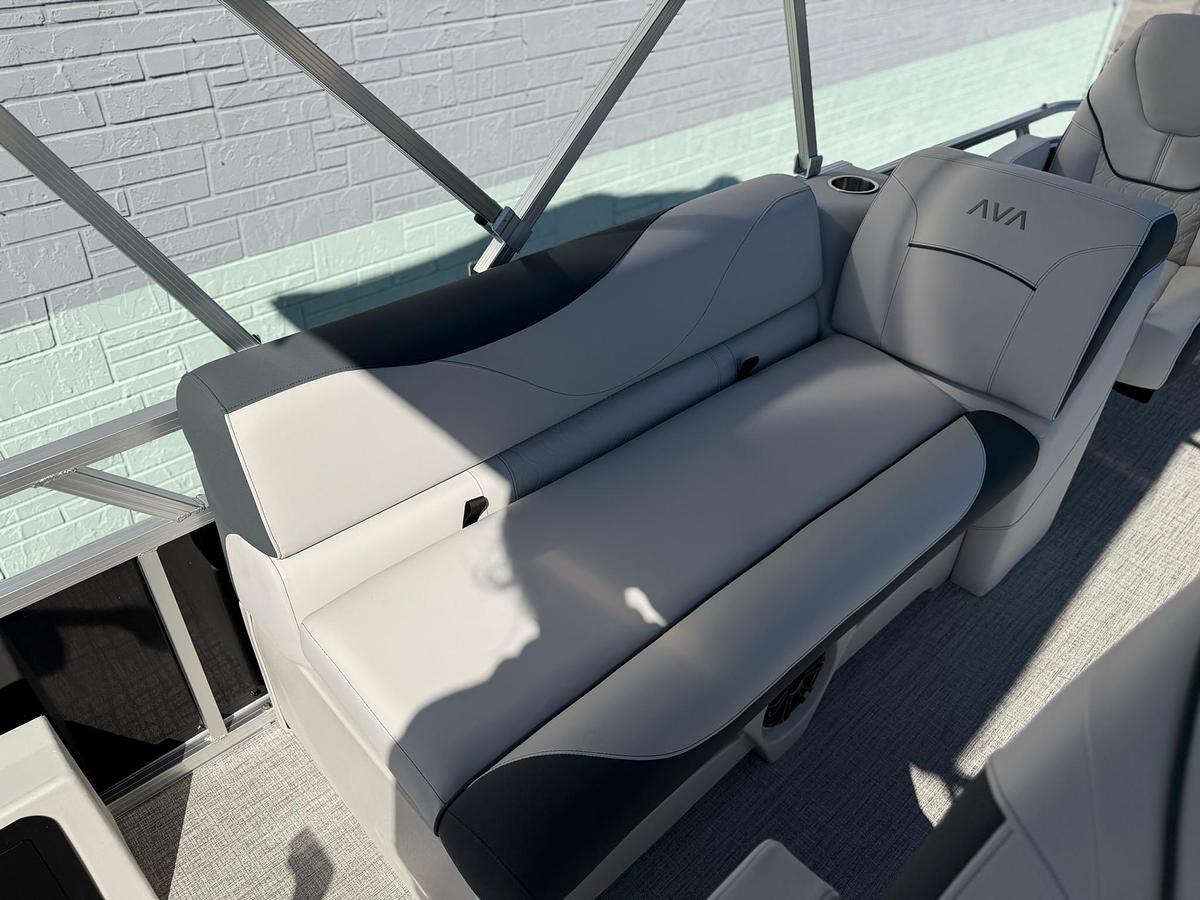2027 AVALON 2385 VENTURE 85 CENTER FISH