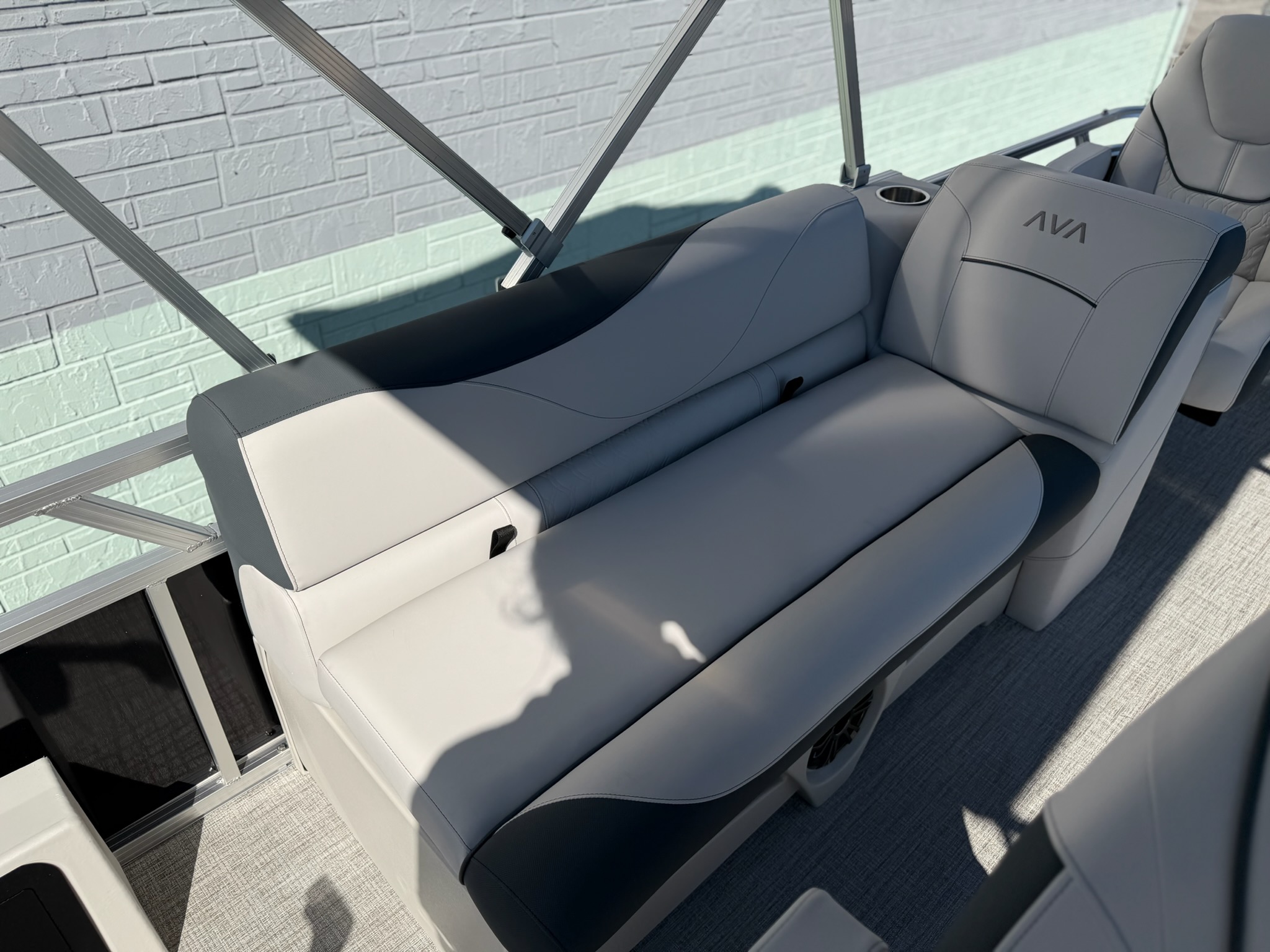 2027 AVALON 2385 VENTURE 85 CENTER FISH