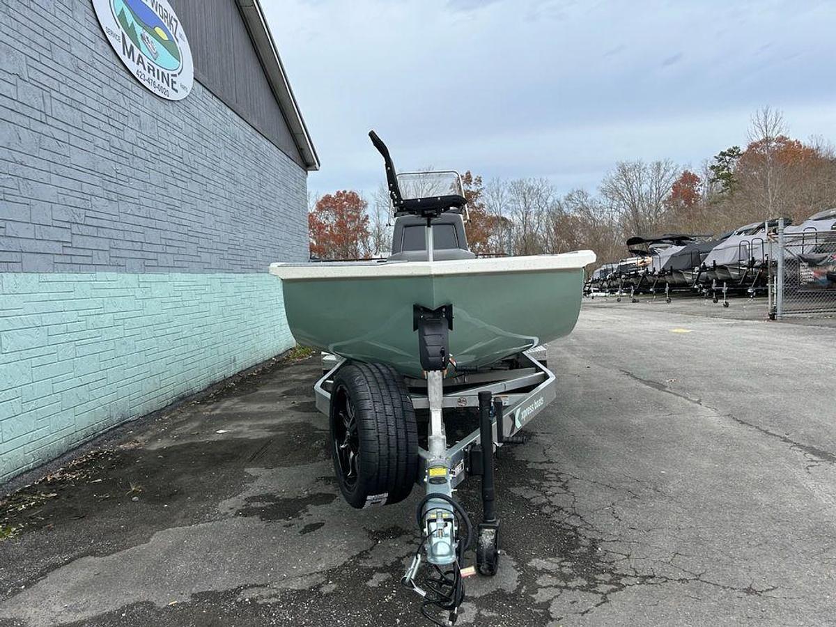 2025 Xpress X23 Bay Lounge