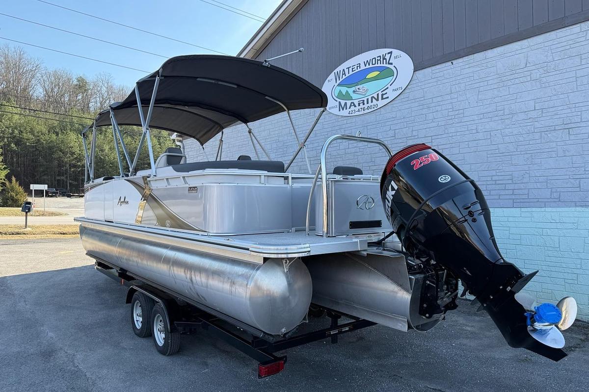 Used 2024 Avalon LSZ Quad Lounge - 25'