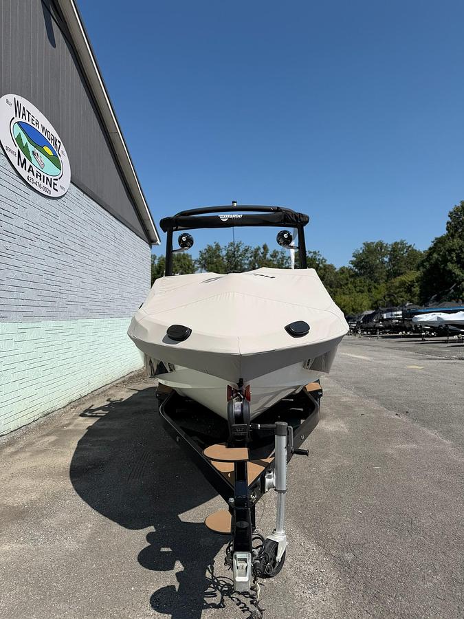 Used 2020 Malibu Wakesetter 23LSV