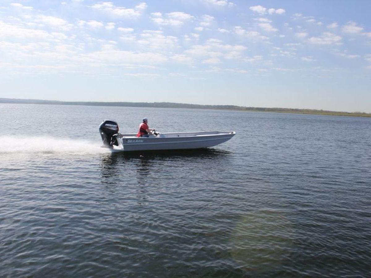 2025 SeaArk 2060 MV Base