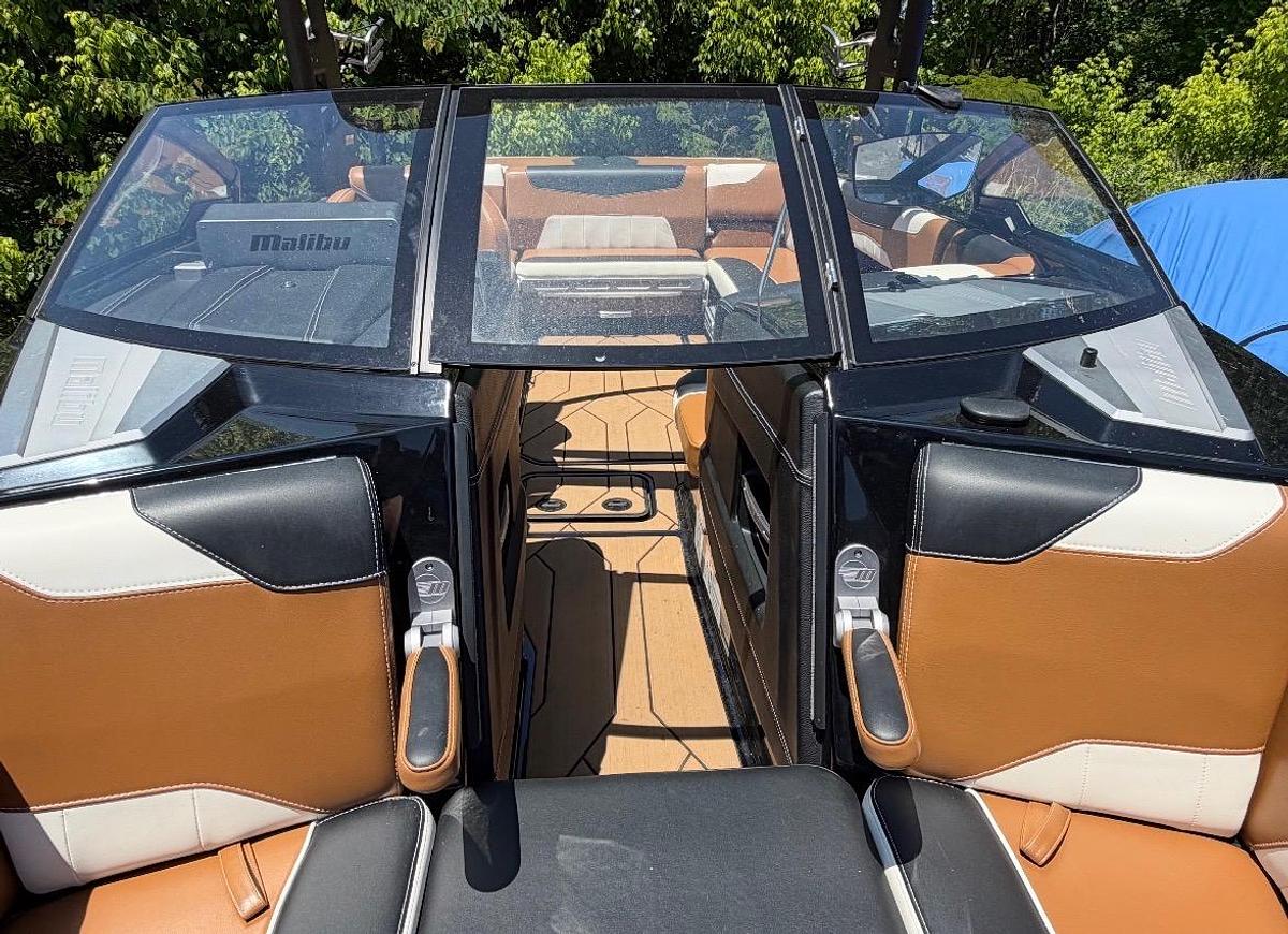 Used 2020 Malibu Wakesetter 23LSV