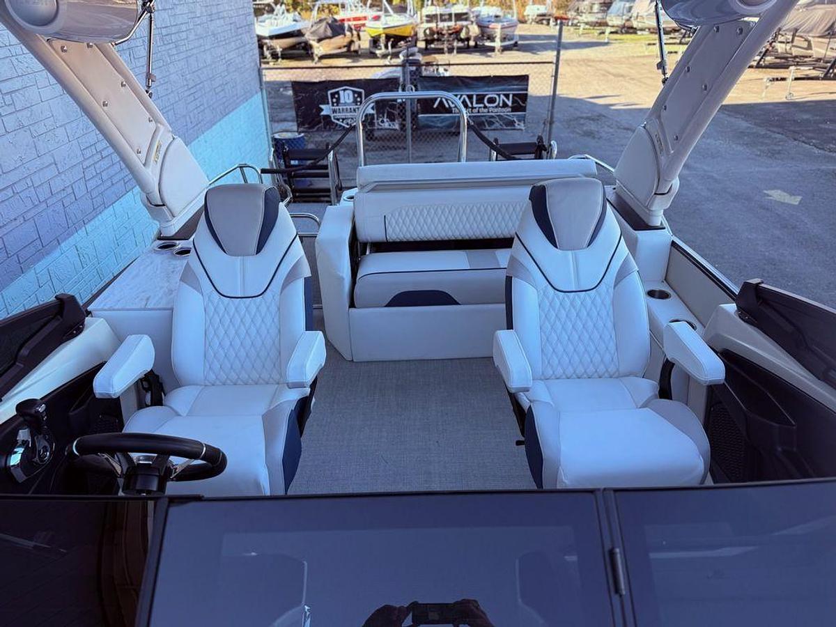 2026 Avalon 2585 Excalibur LTD Flex Windshield